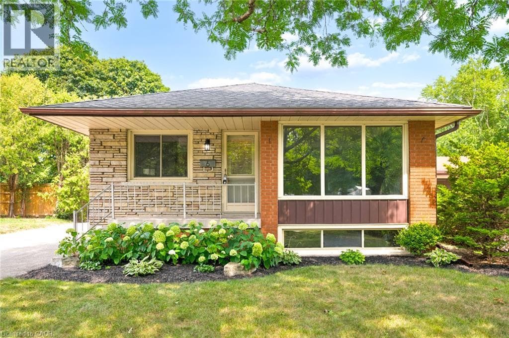 6 ROBROY Court