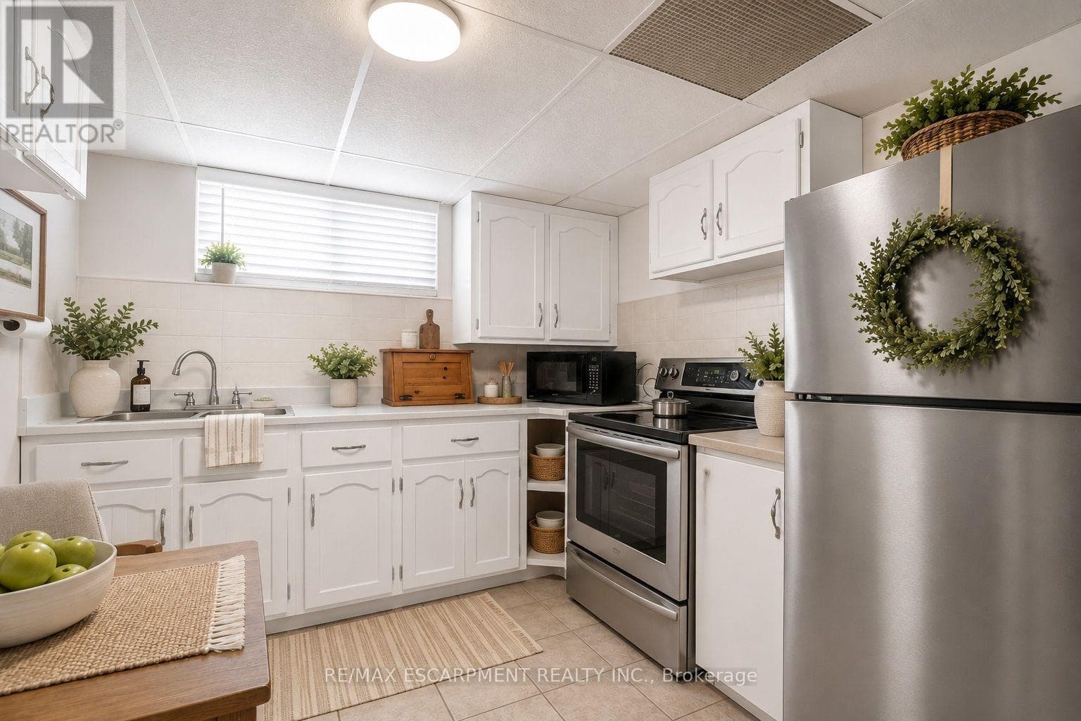 374 Upper Wentworth Street West