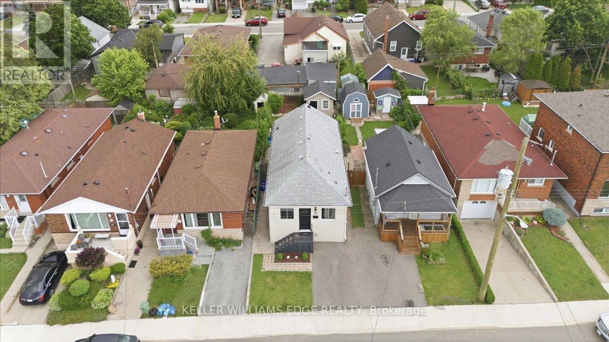 22 Delena Avenue North
