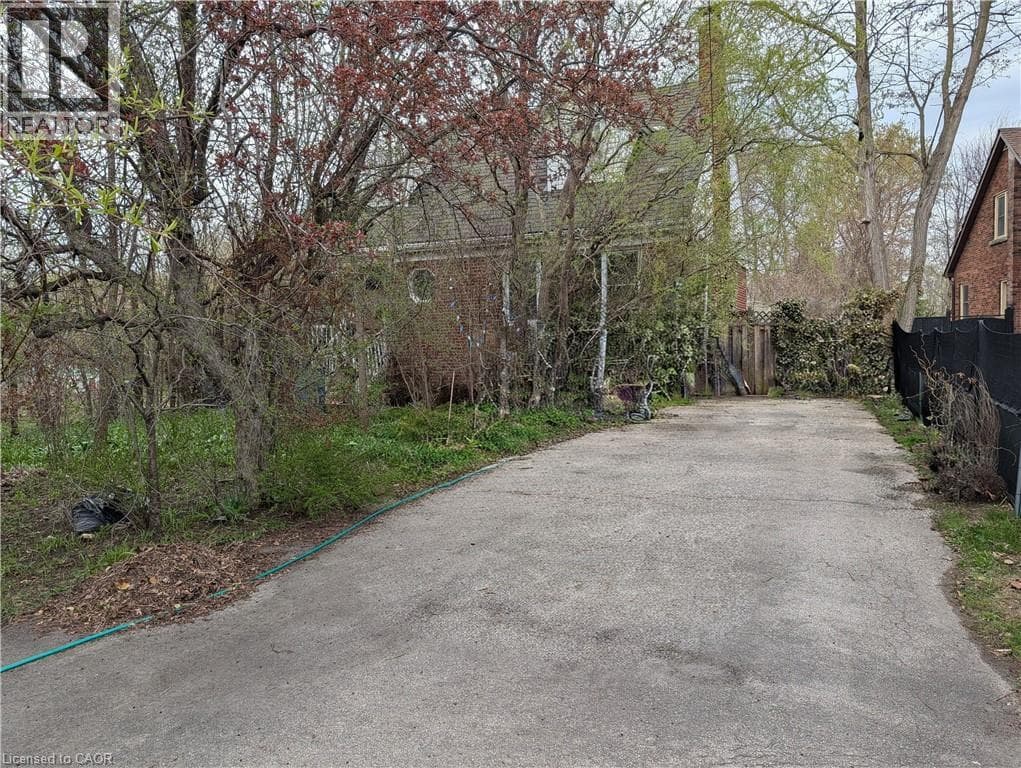 115 KING Street East