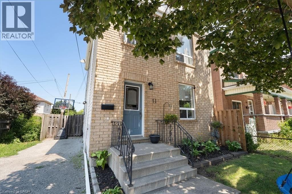 11 PRIMROSE Avenue