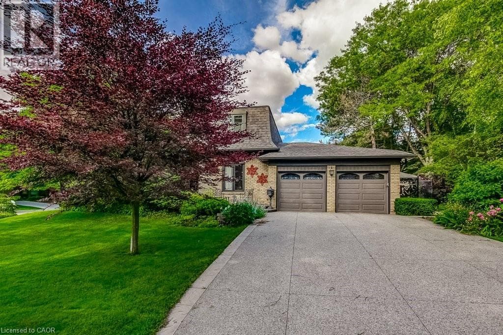 215 BRIAR HILL Crescent