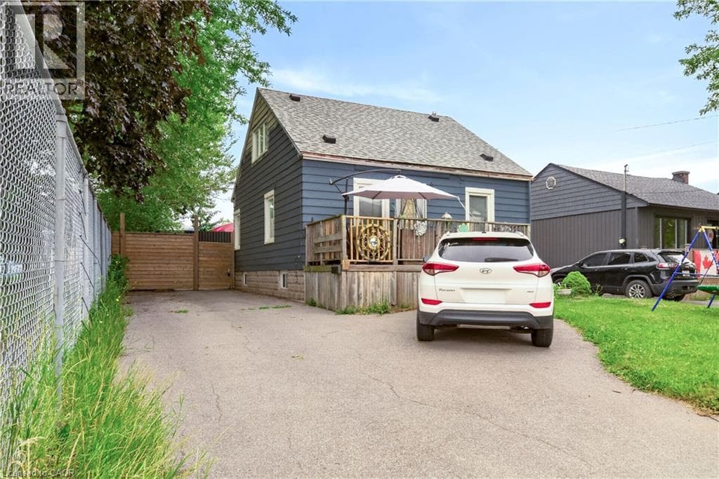 1 MAHONY Avenue
