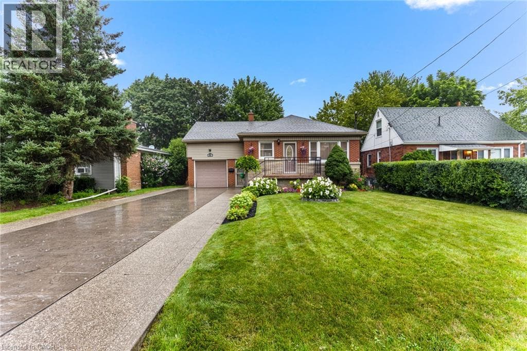 62 RANDALL Avenue
