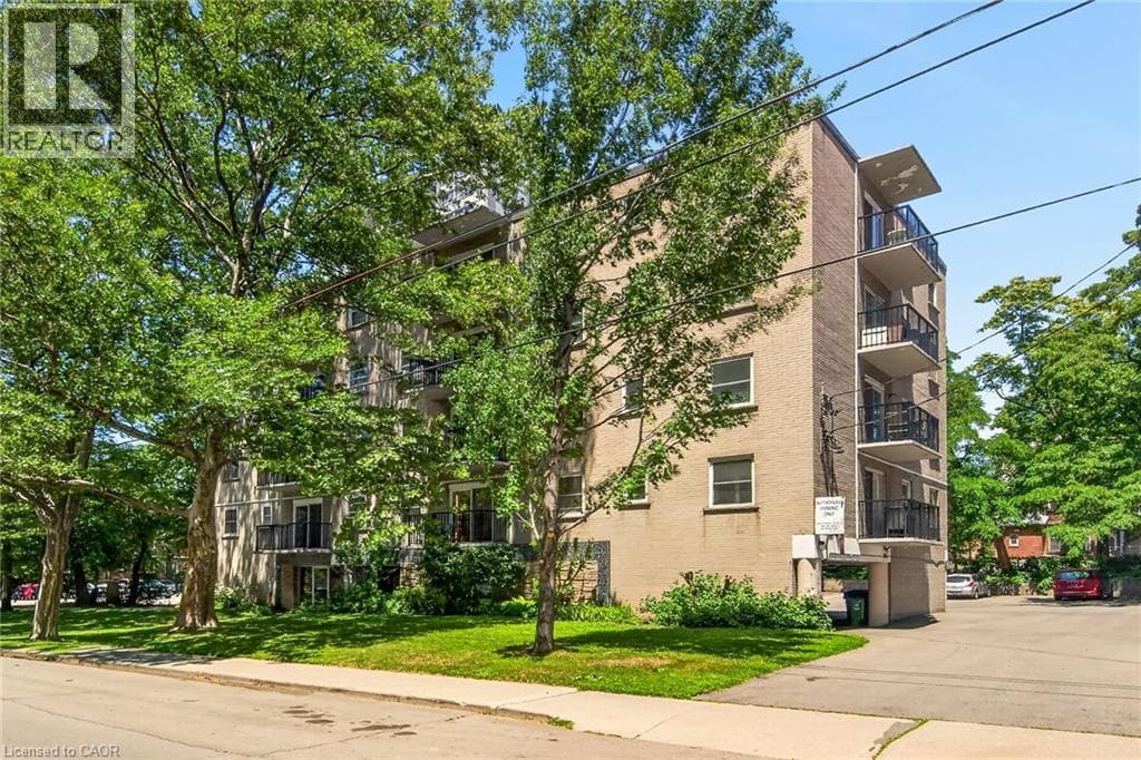 40 ROBINSON Street Unit 209