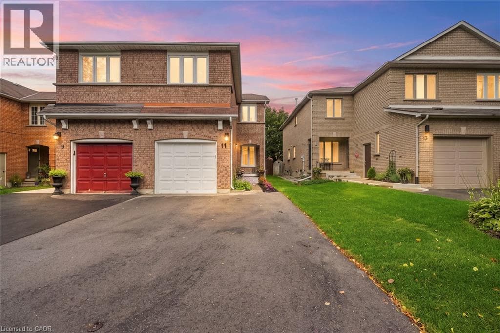 11 WAKEFIELD Lane