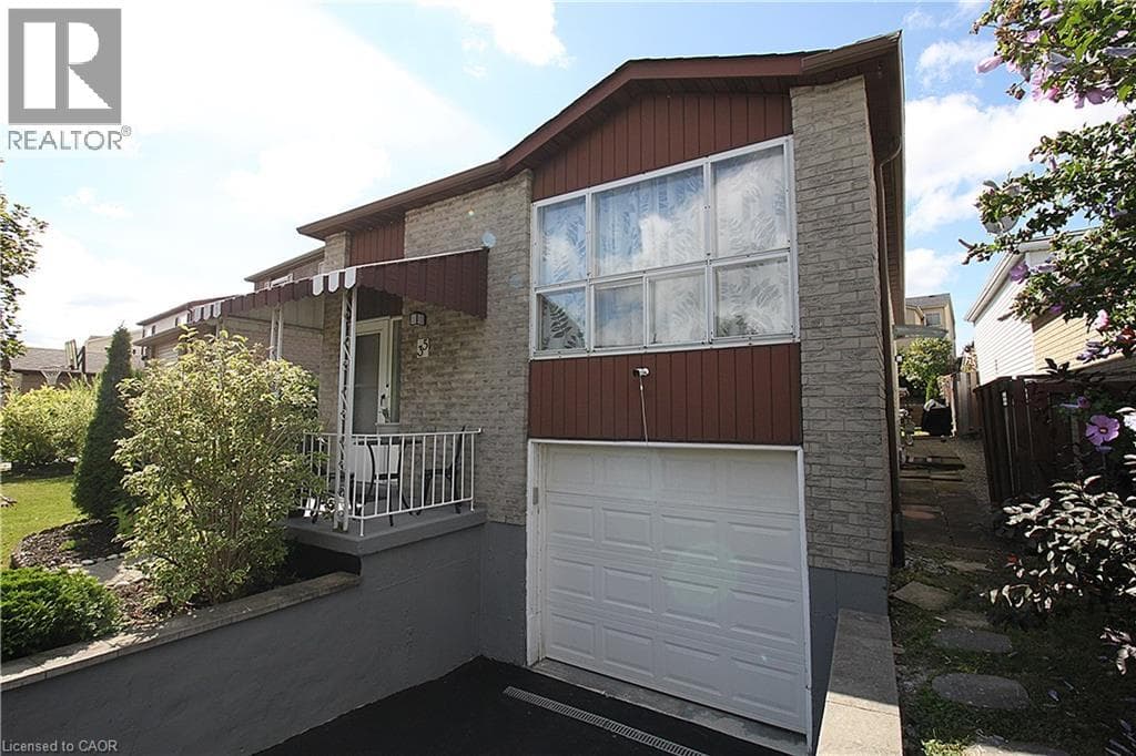 35 GARDEN Crescent
