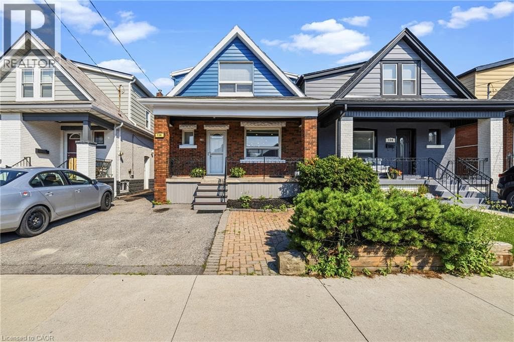 138 CAMERON Avenue North