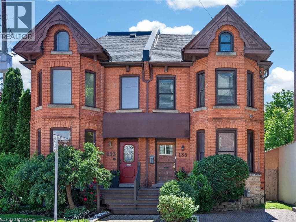 135 CATHARINE Street South