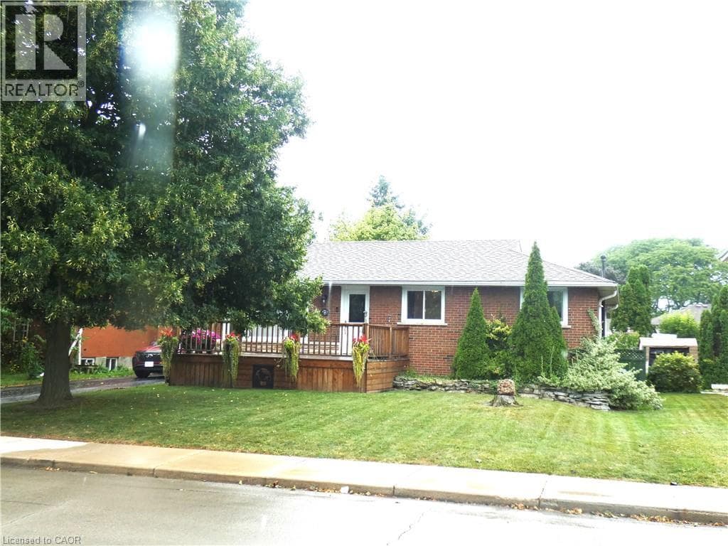 15 COLLIER Crescent