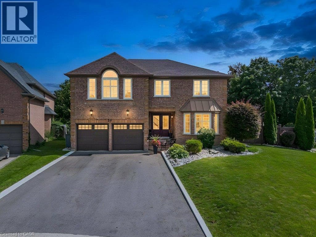 39 FALCON Court