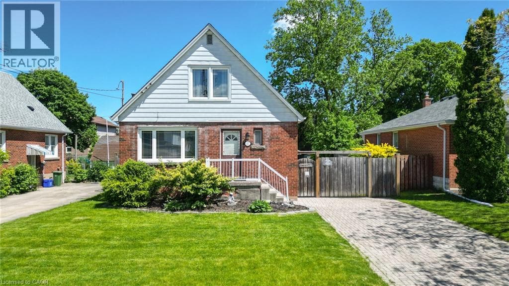 27 DELEVAN Crescent