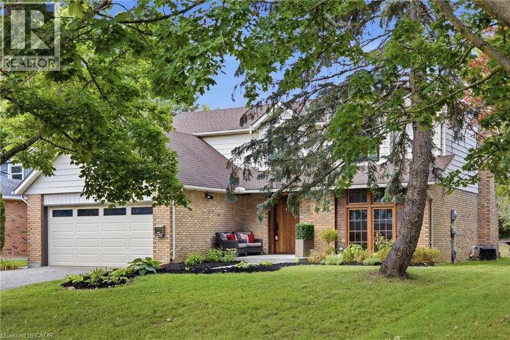 416 CLAIRBROOK Crescent