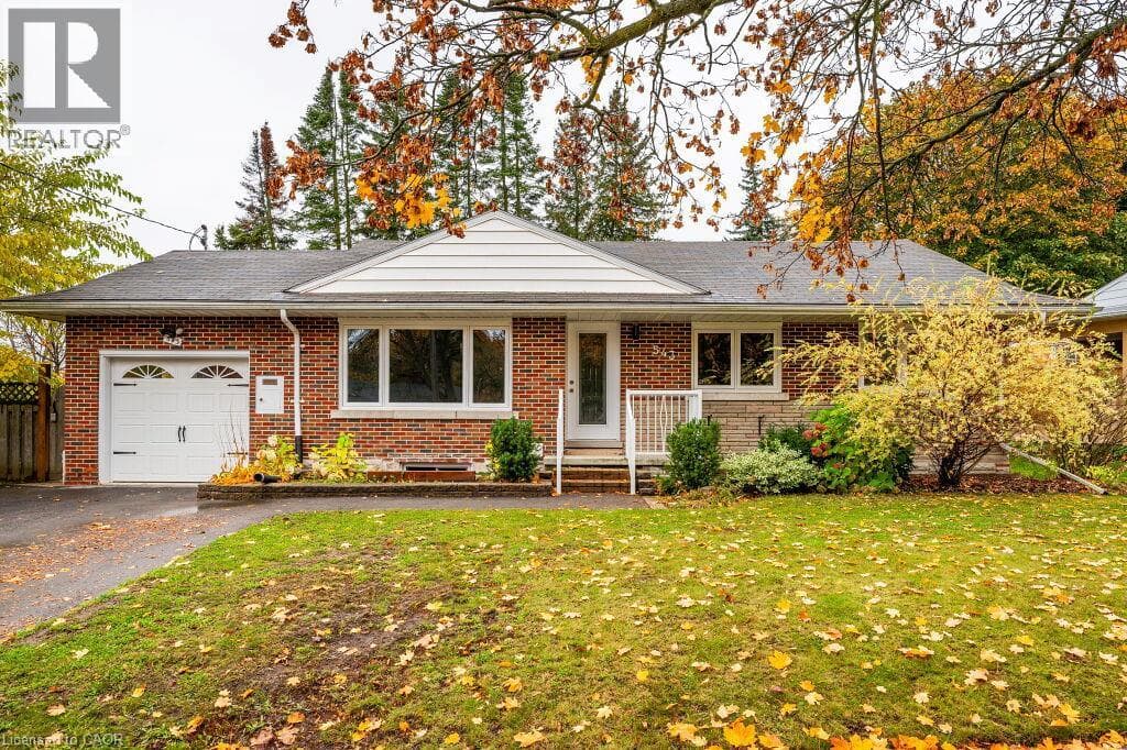 543 DUNBAR Road South Unit Upper