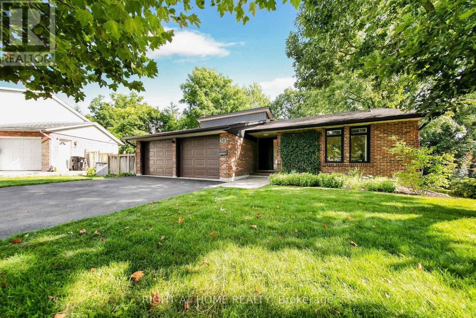 305 Daleside Place North