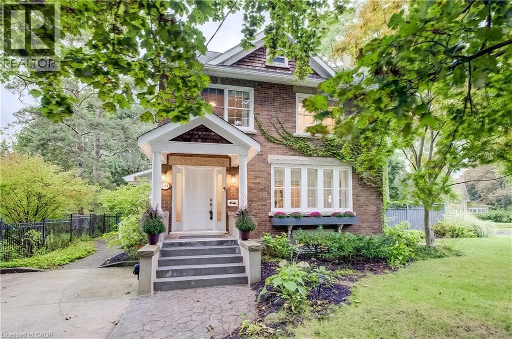 121 ALLEN Street West
