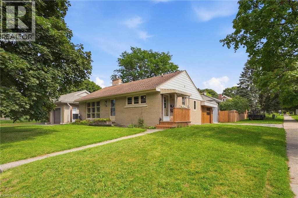 21 OAKWOOD Avenue