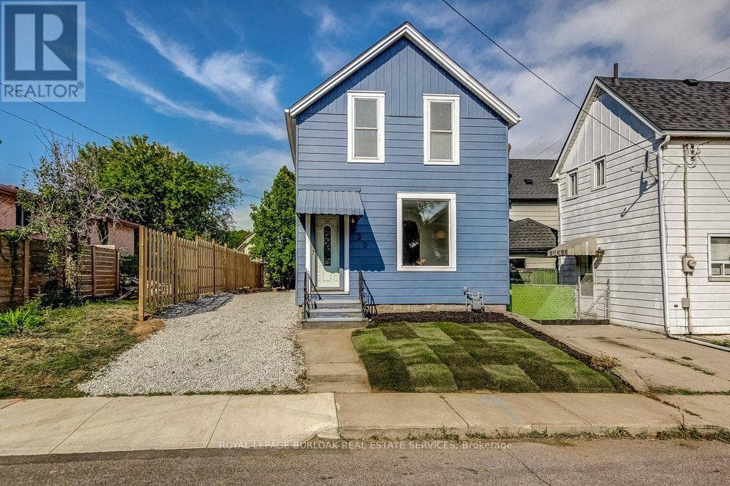 533 Catharine Street North