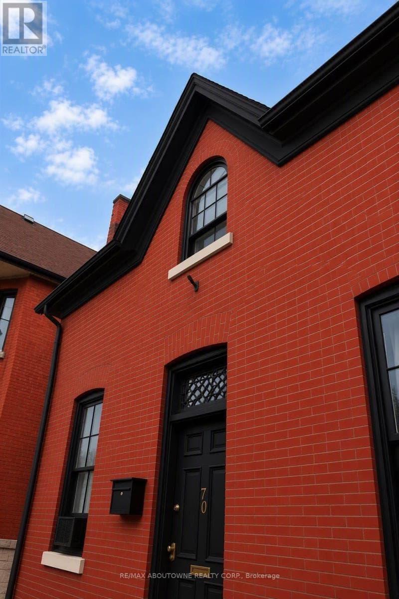 70 Wellington Street South