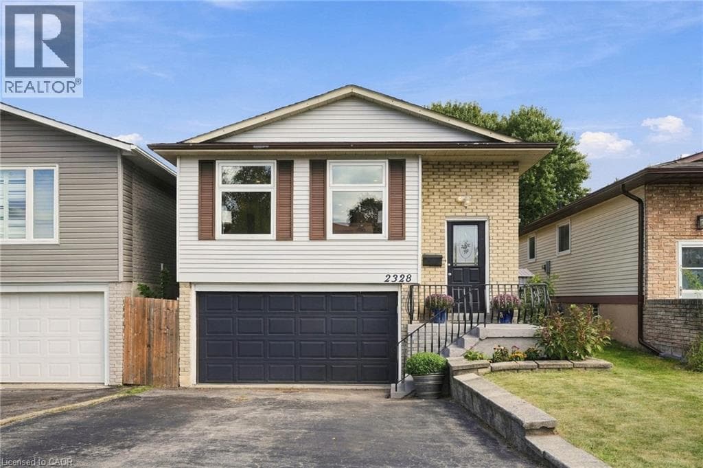 2328 MALCOLM Crescent