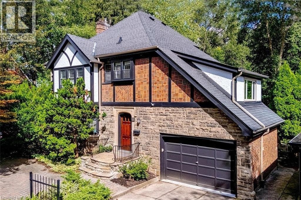 18 FORSYTH Avenue North