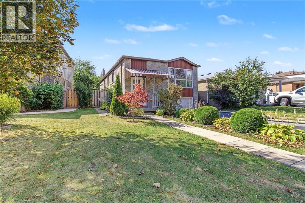 35 GARDEN Crescent