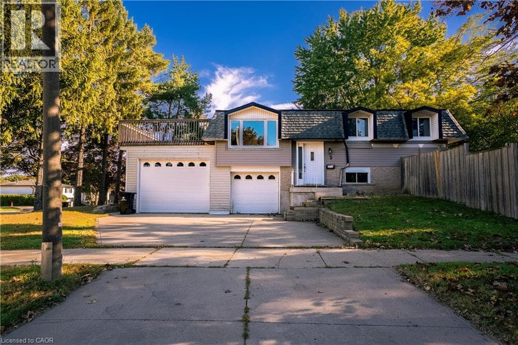 5 NATHANIEL Crescent
