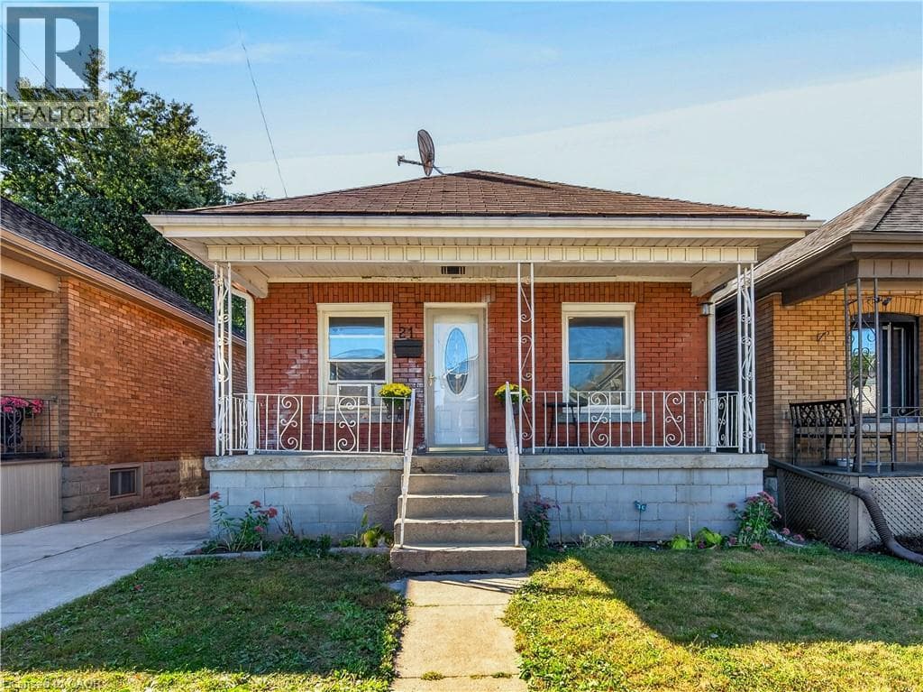 21 CAMERON Avenue North