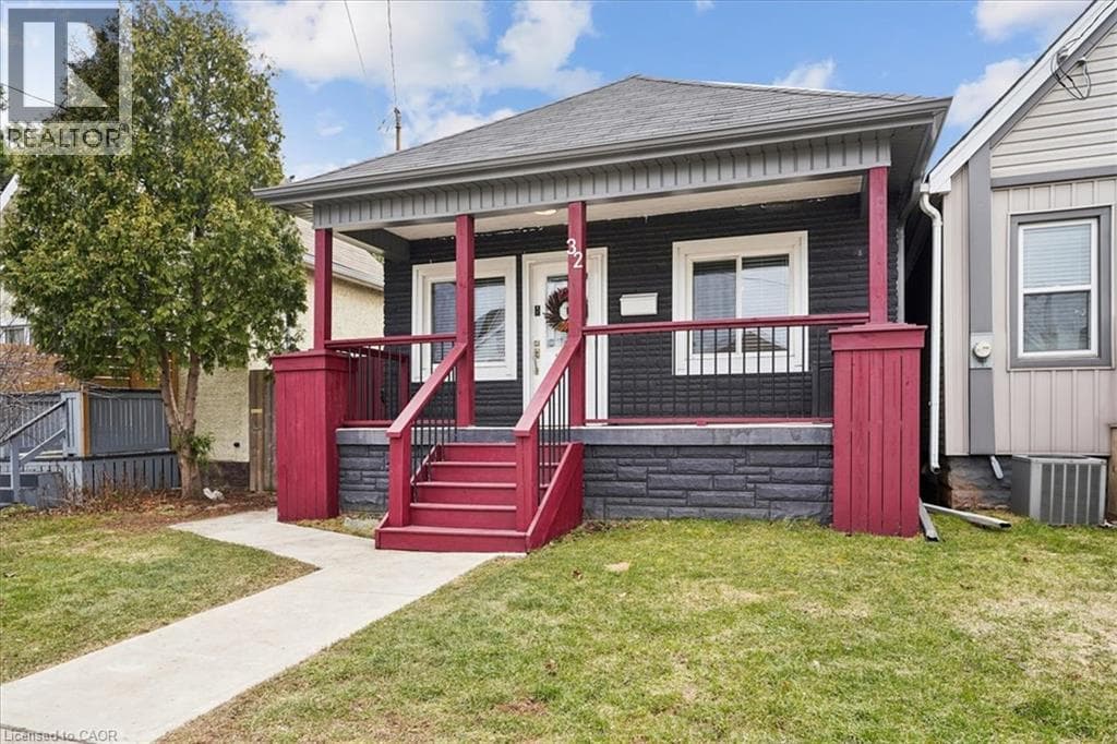 32 ALLAN Avenue