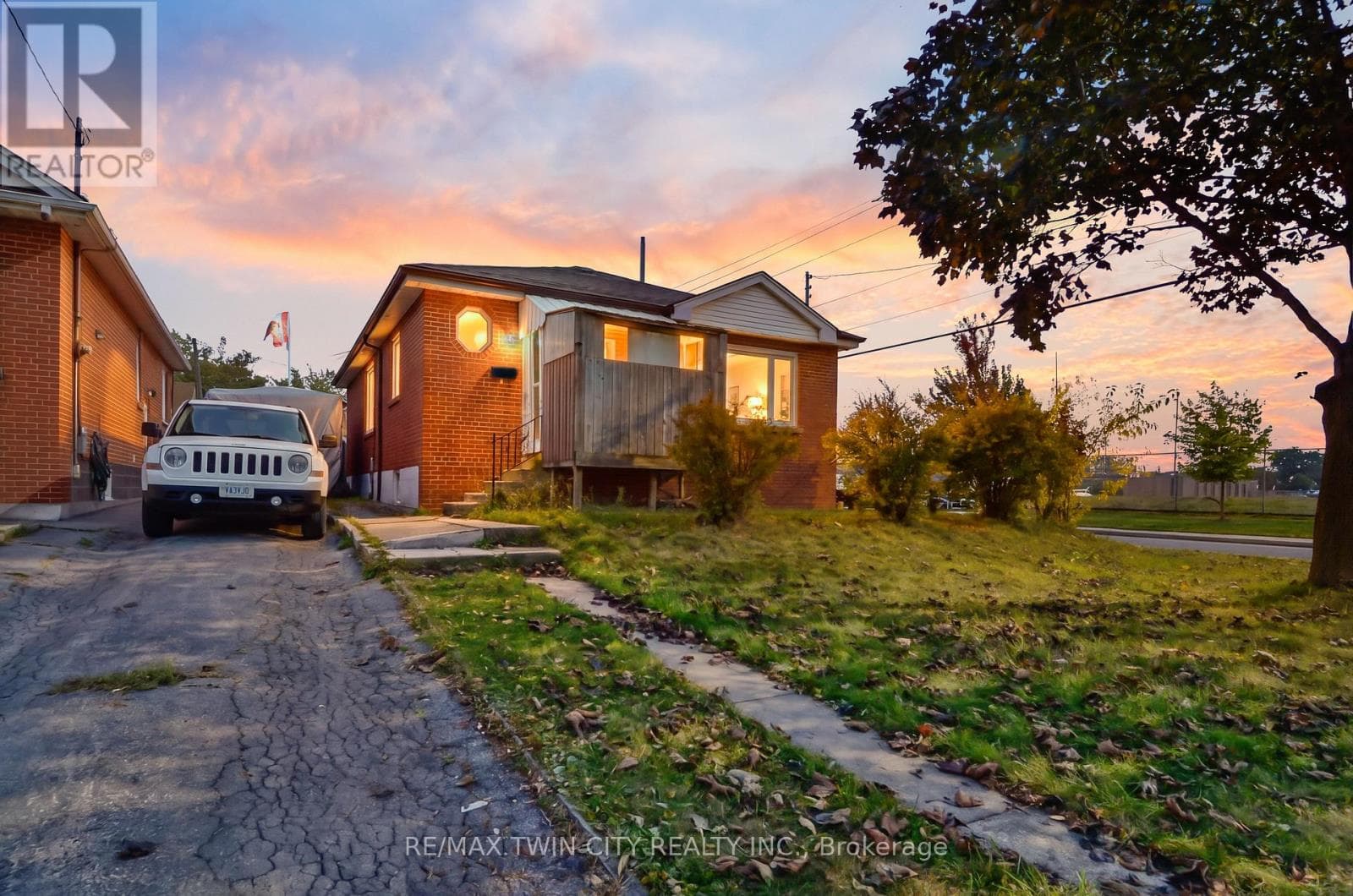 66 Walter Avenue North