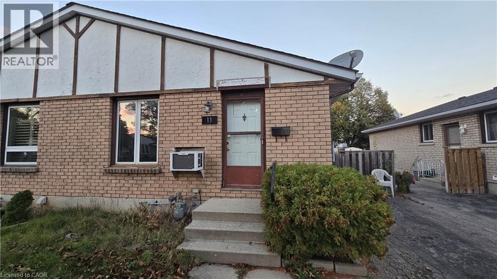 11 DEBBY Crescent