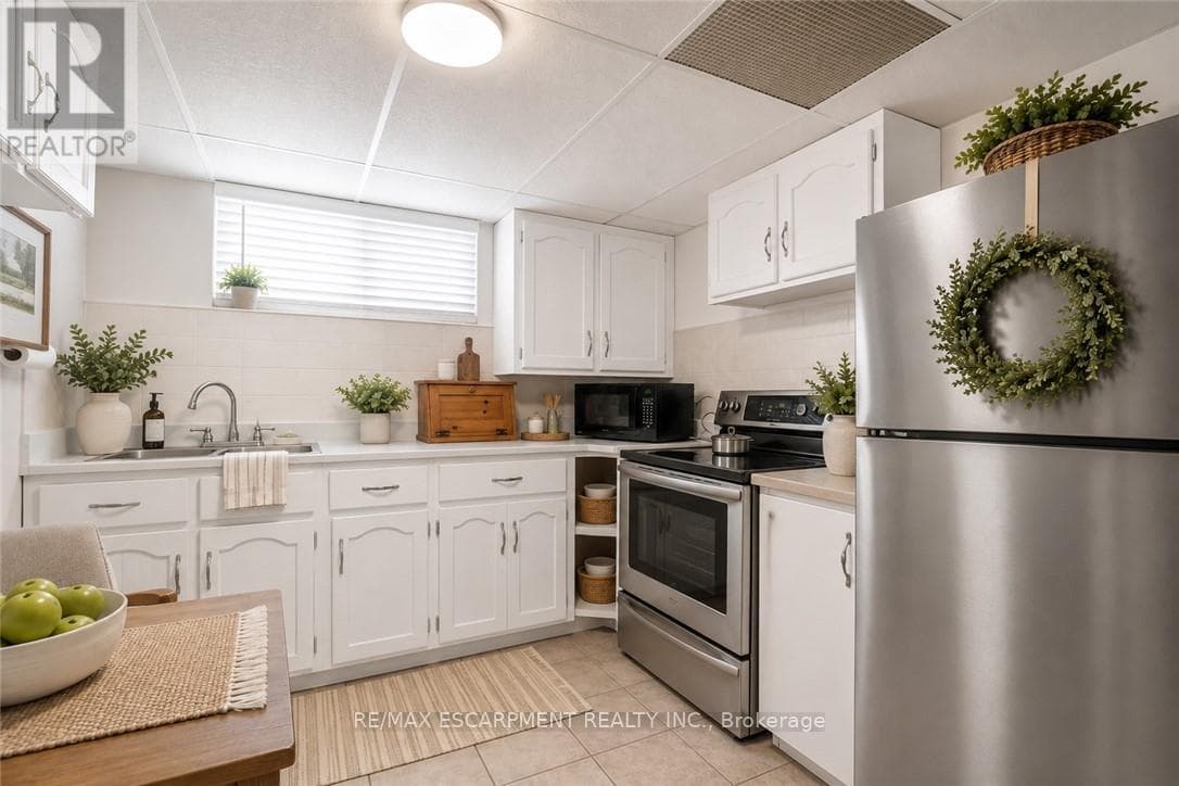 374 Upper Wentworth Street West