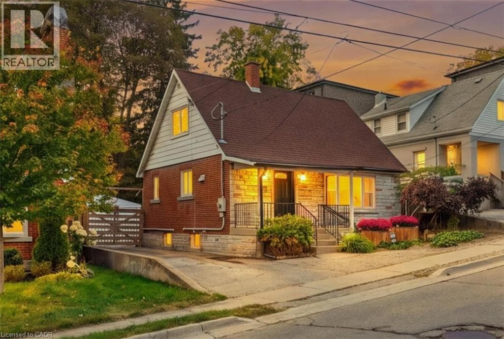 106 CEDAR Street South