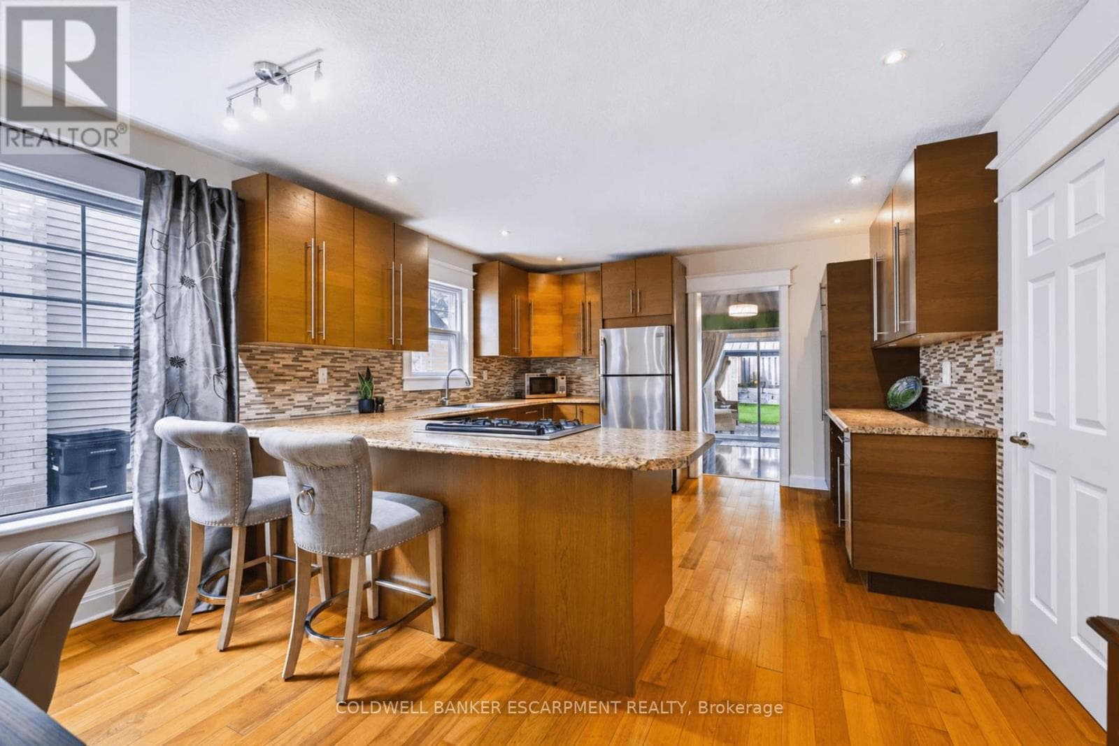 18 Lowrey Avenue North
