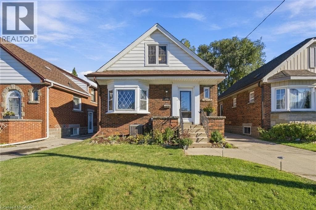 143 HUXLEY Avenue South