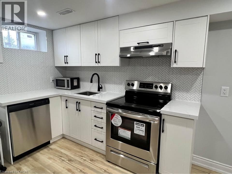 105 STEWART Avenue Unit Lower