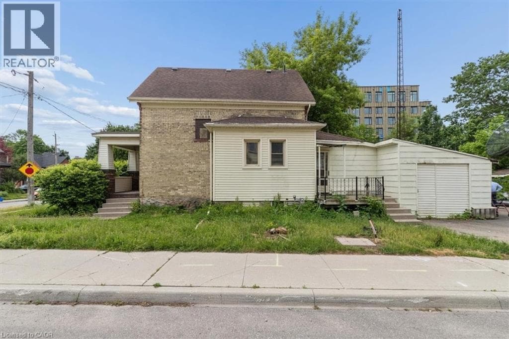 427 DUKE Street West