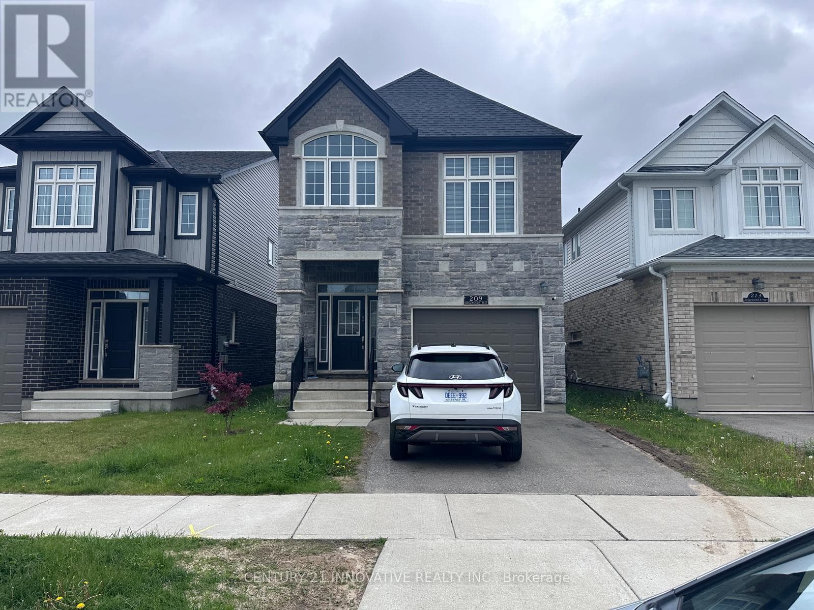 209 Sedgewood Street North
