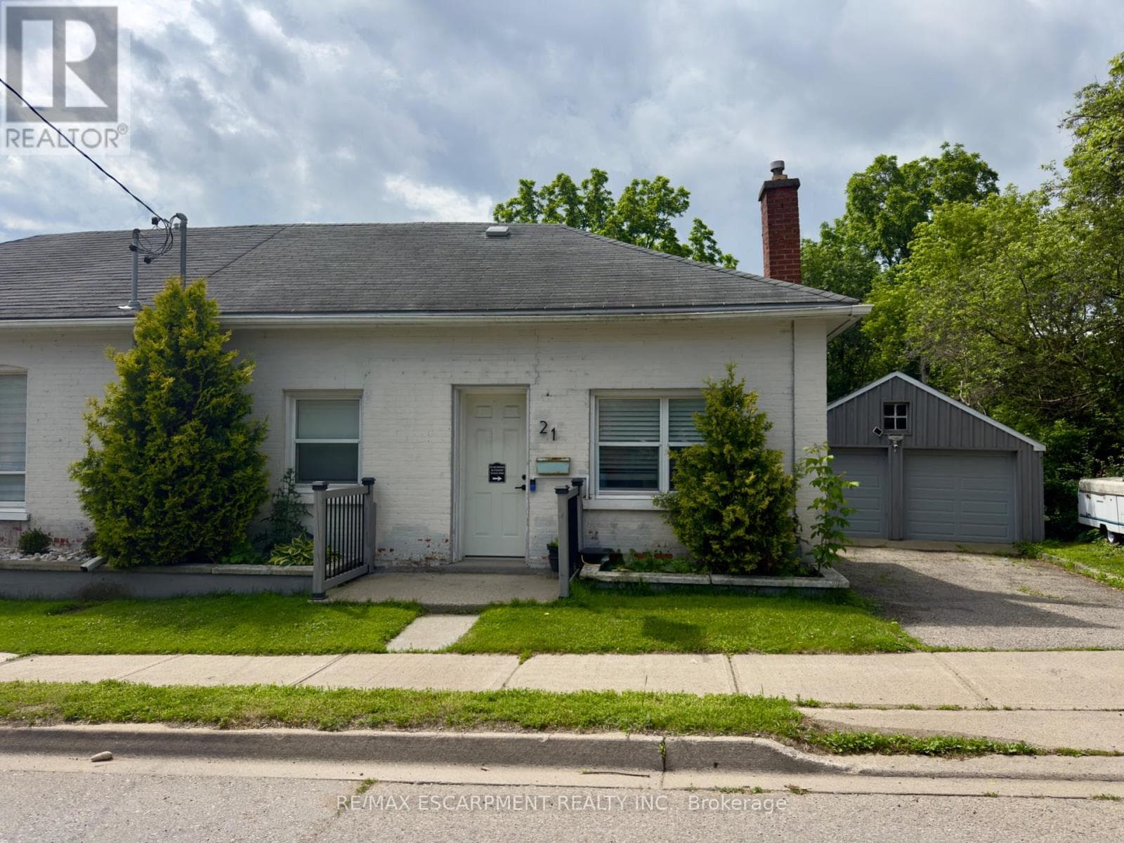 21 Cedar Street