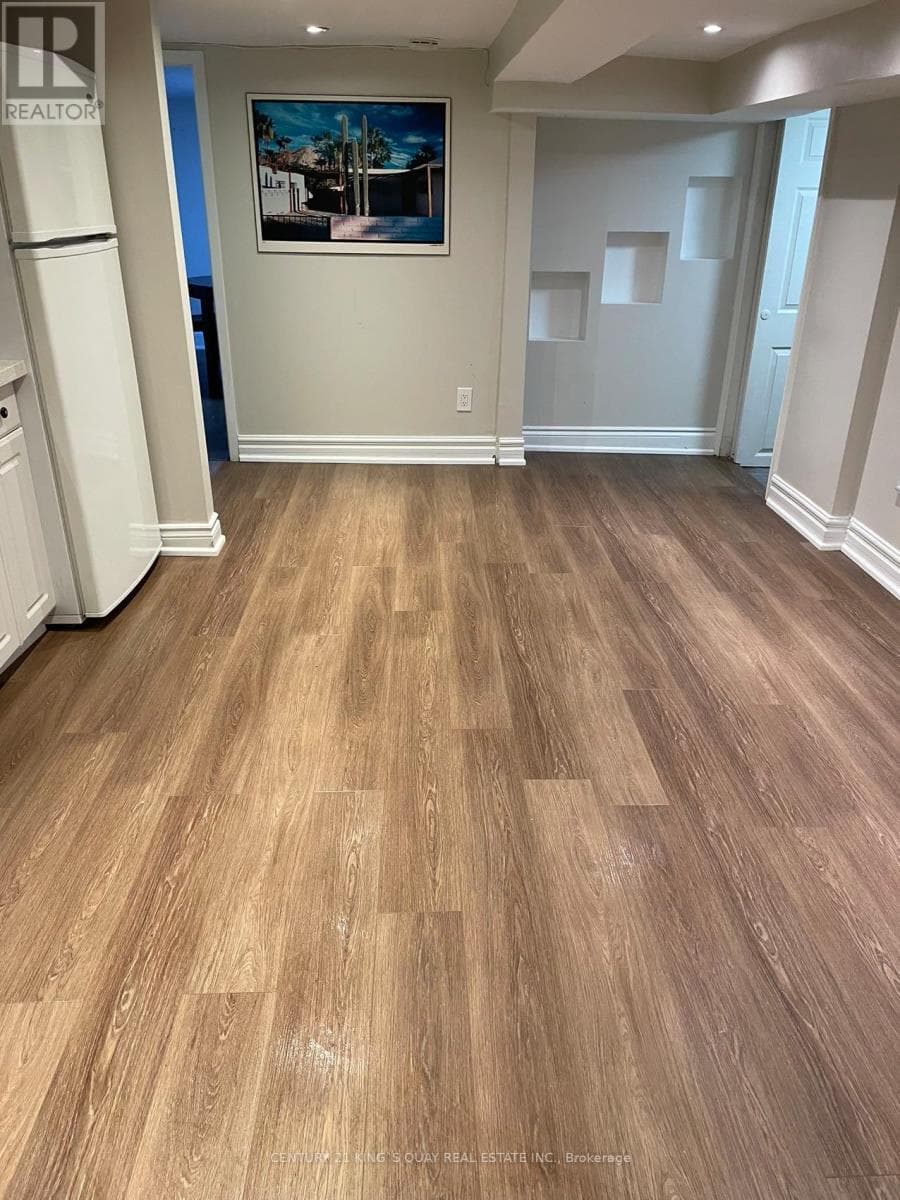 154 Sorauren Avenue Unit Lower