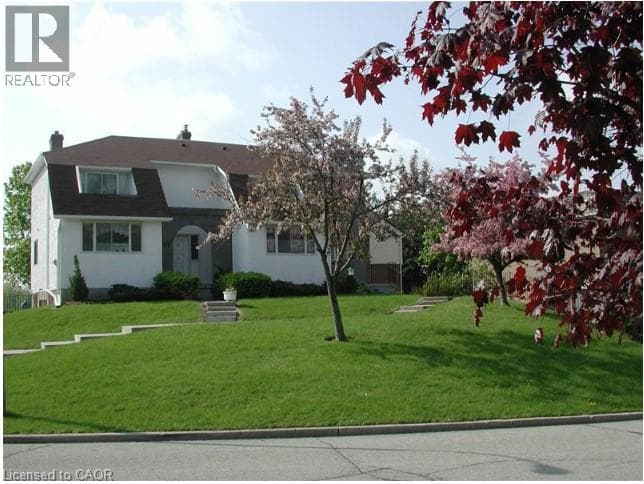 225 SHAKESPEARE Drive Unit 9