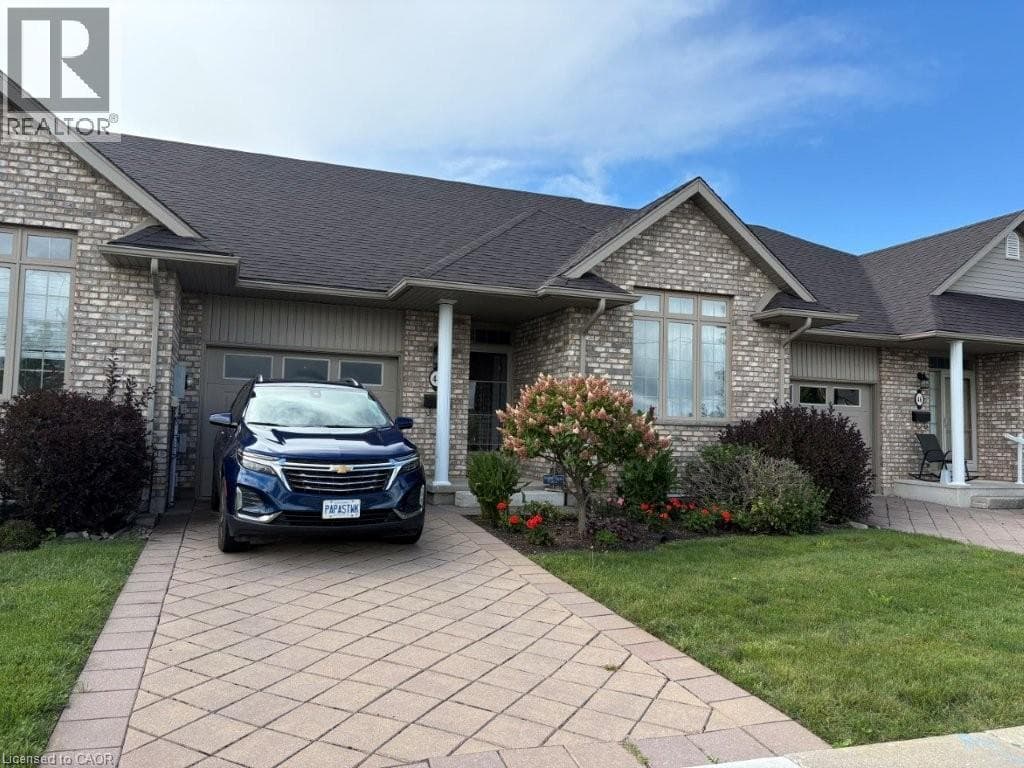 44 LIVINGSTON Boulevard Unit 11