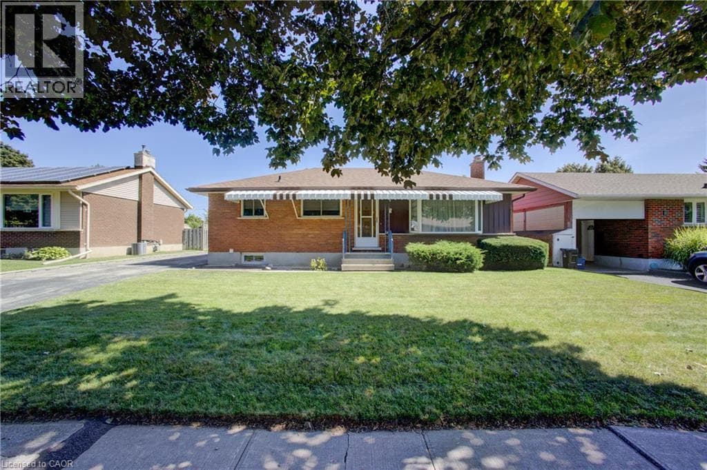 52 QUEENSTON Crescent