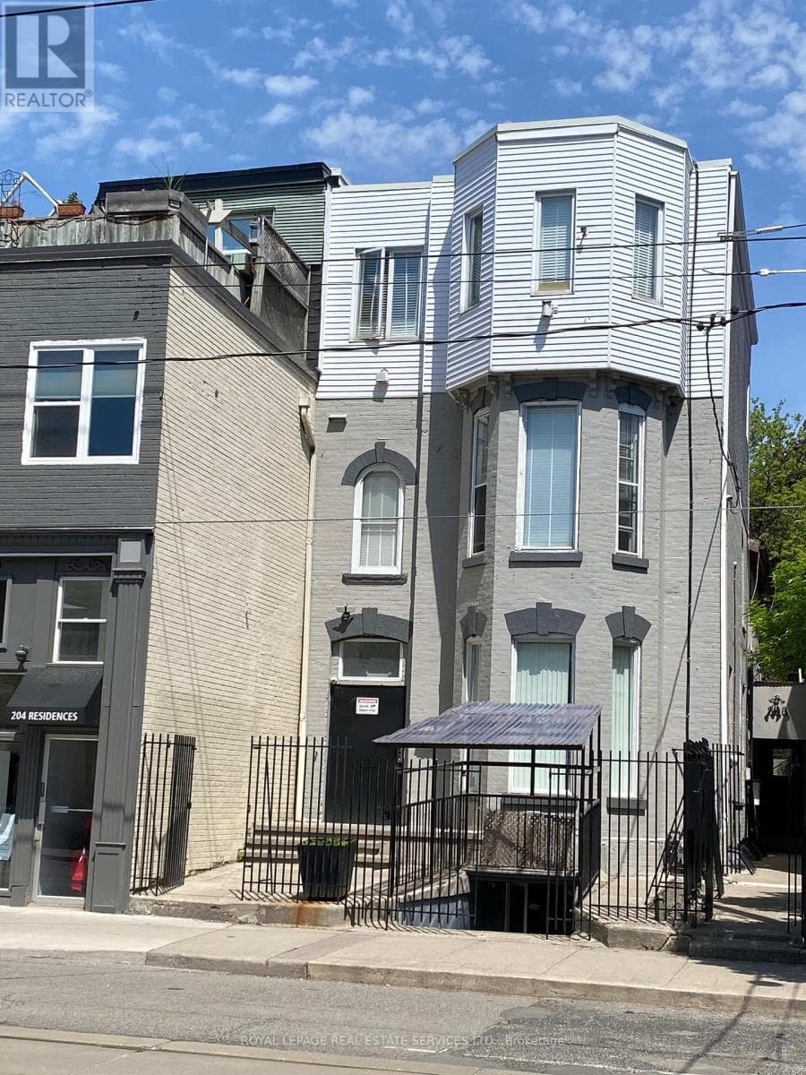206 Carlton Street Unit 203