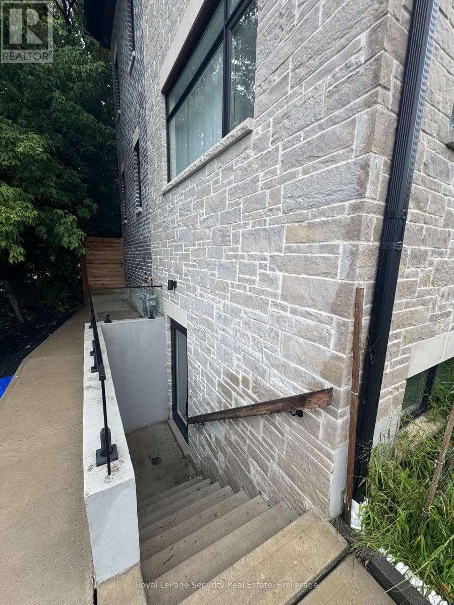 196 Strathnairn Avenue Unit Lower #2