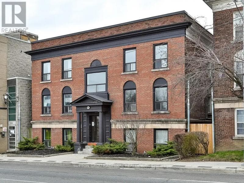 915 St Clair Avenue West Unit 19