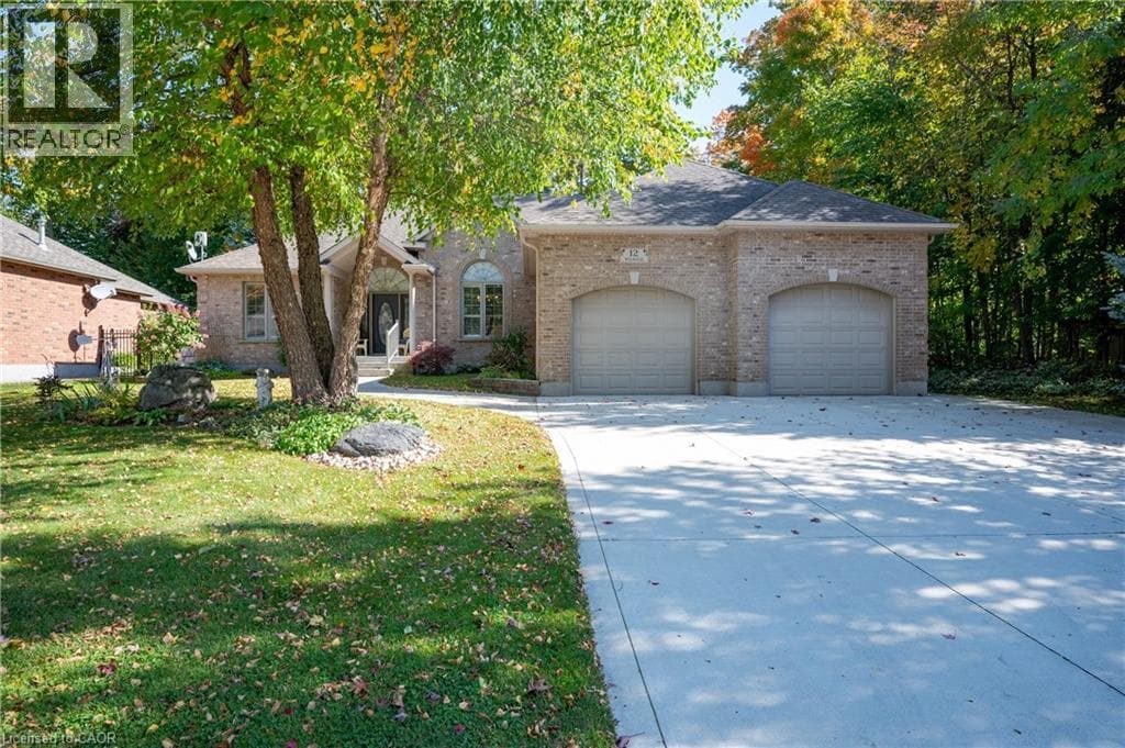 12 WELWOOD Avenue