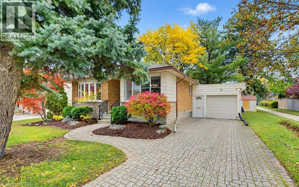 25 APPLEWOOD Avenue